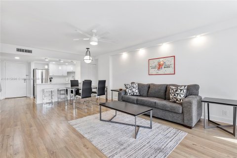 Condo in Naples, Florida, 1 bedroom  № 1772366 - photo 17
