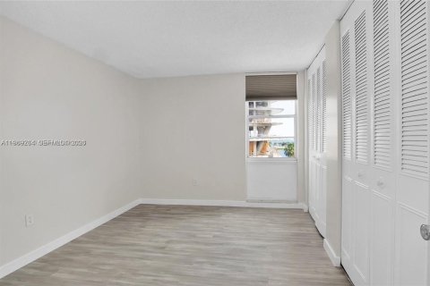 Condominio en venta en Miami, Florida, 2 dormitorios, 132.85 m2 № 2033413 - foto 8
