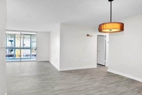 Condominio en venta en Miami, Florida, 2 dormitorios, 132.85 m2 № 2033413 - foto 13