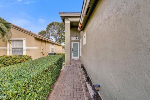 Villa ou maison à louer à Weston, Floride: 3 chambres, 138.89 m2 № 1969825 - photo 7