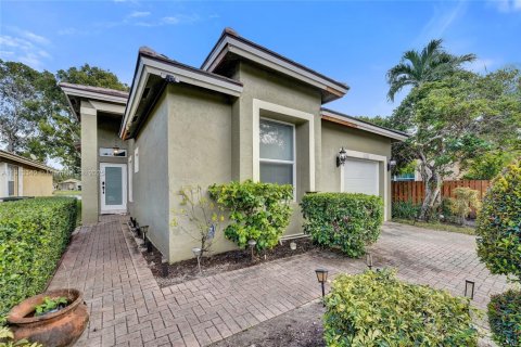 Villa ou maison à louer à Weston, Floride: 3 chambres, 138.89 m2 № 1969825 - photo 6