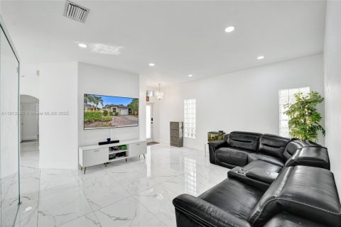 Villa ou maison à louer à Weston, Floride: 3 chambres, 138.89 m2 № 1969825 - photo 9