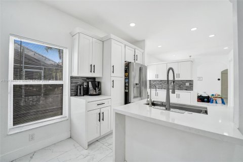 Villa ou maison à louer à Weston, Floride: 3 chambres, 138.89 m2 № 1969825 - photo 17