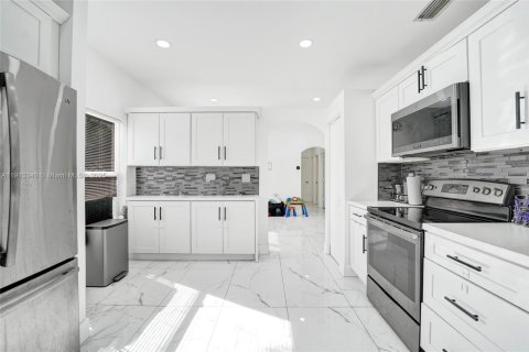 Villa ou maison à louer à Weston, Floride: 3 chambres, 138.89 m2 № 1969825 - photo 18