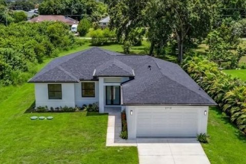 House in Lehigh Acres, Florida 3 bedrooms, 148.27 sq.m. № 2208014