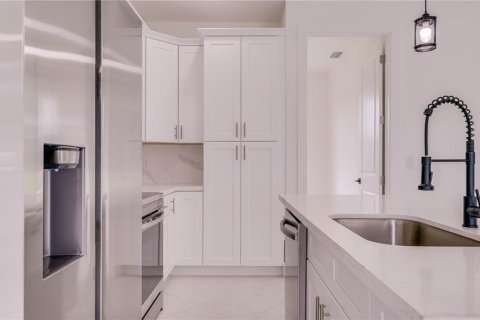 Купить виллу или дом в Лихай-Эйкерс, Флорида 3 комнаты, 148.27м2, № 2208014 - фото 10