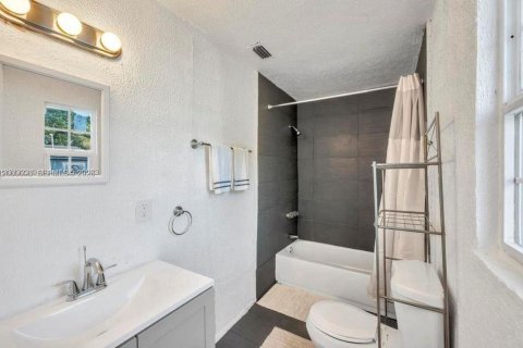 Casa en venta en St. Lucie, Florida, 2 dormitorios, 75.81 m2 № 2171011 - foto 6