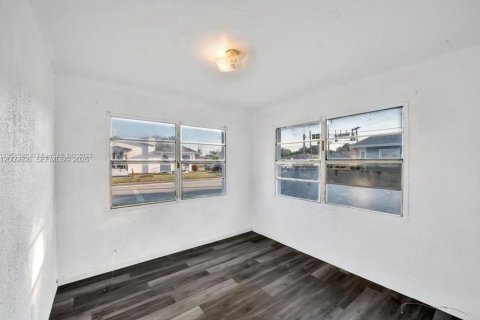Casa en venta en St. Lucie, Florida, 2 dormitorios, 75.81 m2 № 2171011 - foto 2