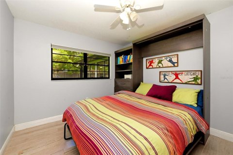 House in Orlando, Florida 4 bedrooms, 178.84 sq.m. № 2317466 - photo 25