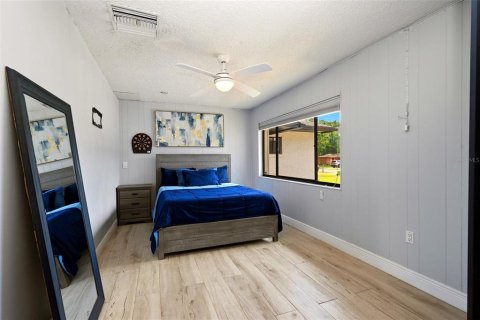 House in Orlando, Florida 4 bedrooms, 178.84 sq.m. № 2317466 - photo 23