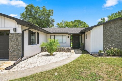 House in Orlando, Florida 4 bedrooms, 178.84 sq.m. № 2317466 - photo 3