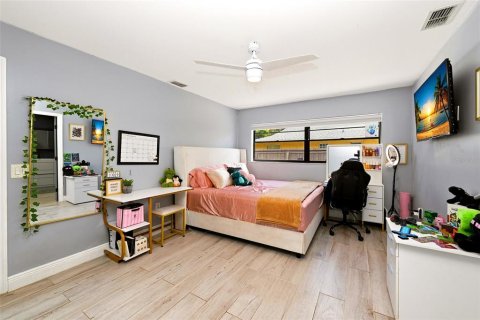House in Orlando, Florida 4 bedrooms, 178.84 sq.m. № 2317466 - photo 18