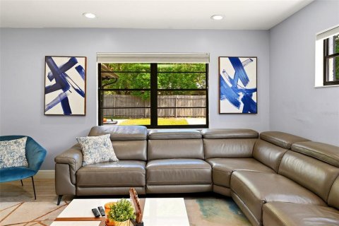 House in Orlando, Florida 4 bedrooms, 178.84 sq.m. № 2317466 - photo 15