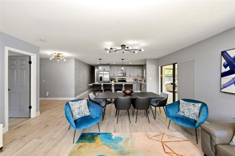 House in Orlando, Florida 4 bedrooms, 178.84 sq.m. № 2317466 - photo 17