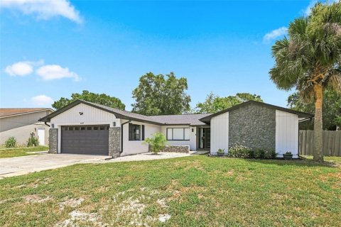 House in Orlando, Florida 4 bedrooms, 178.84 sq.m. № 2317466 - photo 2