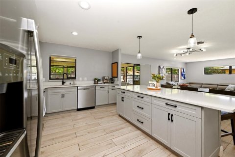 House in Orlando, Florida 4 bedrooms, 178.84 sq.m. № 2317466 - photo 9