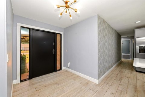 House in Orlando, Florida 4 bedrooms, 178.84 sq.m. № 2317466 - photo 5