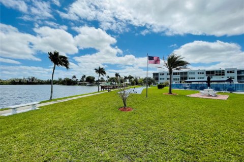 Condominio en alquiler en Hollywood, Florida, 2 dormitorios, 84.45 m2 № 2187810 - foto 21