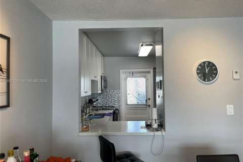 Condominio en alquiler en Hollywood, Florida, 2 dormitorios, 84.45 m2 № 2187810 - foto 7