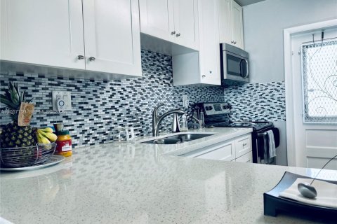 Condominio en alquiler en Hollywood, Florida, 2 dormitorios, 84.45 m2 № 2187810 - foto 8