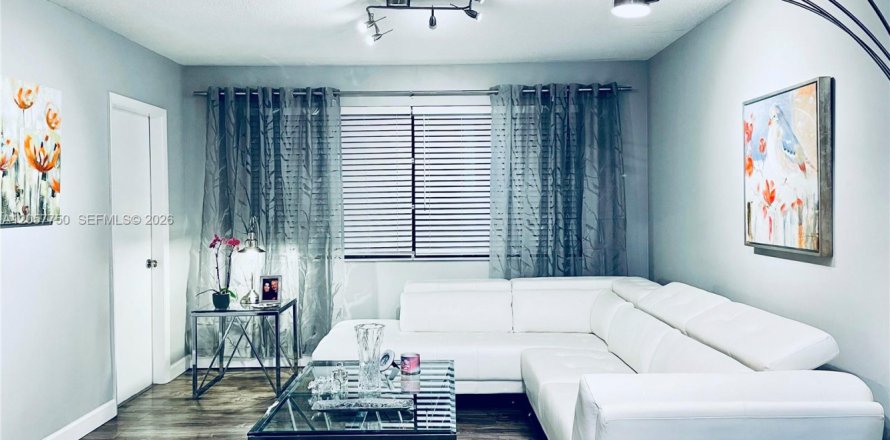 Condominio en Hollywood, Florida, 2 dormitorios  № 2187810