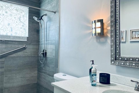 Condominio en alquiler en Hollywood, Florida, 2 dormitorios, 84.45 m2 № 2187810 - foto 3