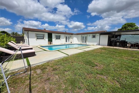 House in Miami Gardens, Florida 4 bedrooms, 136.85 sq.m. № 1745929 - photo 29