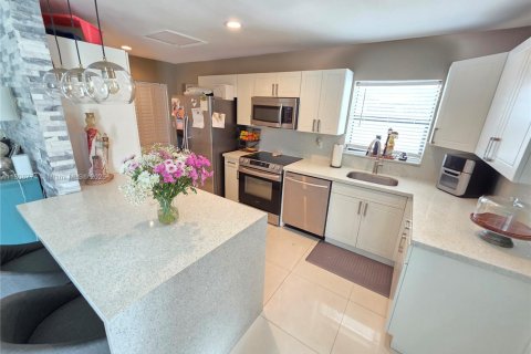 House in Miami Gardens, Florida 4 bedrooms, 136.85 sq.m. № 1745929 - photo 20