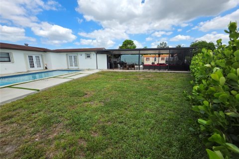 House in Miami Gardens, Florida 4 bedrooms, 136.85 sq.m. № 1745929 - photo 28