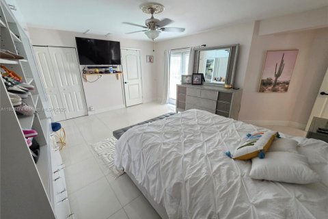 House in Miami Gardens, Florida 4 bedrooms, 136.85 sq.m. № 1745929 - photo 14