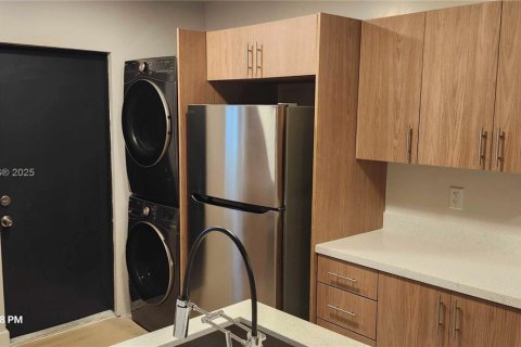 Villa ou maison à louer à Miami, Floride: 2 chambres, 67.45 m2 № 1973403 - photo 3