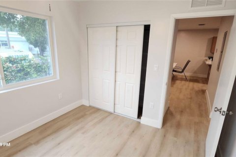 Villa ou maison à louer à Miami, Floride: 2 chambres, 67.45 m2 № 1973403 - photo 11