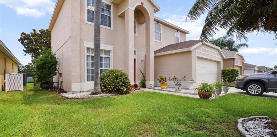 House in Orlando, Florida 4 bedrooms, 178.09 sq.m. № 1826231