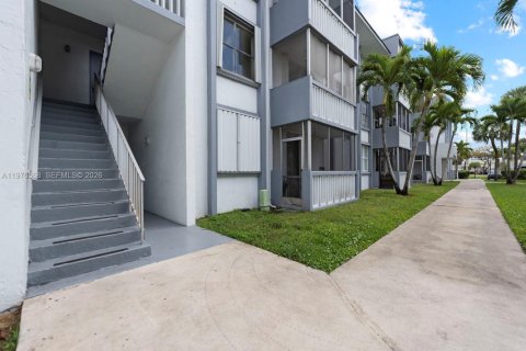 Condo in Hialeah, Florida, 3 bedrooms № 2040702 - photo 29