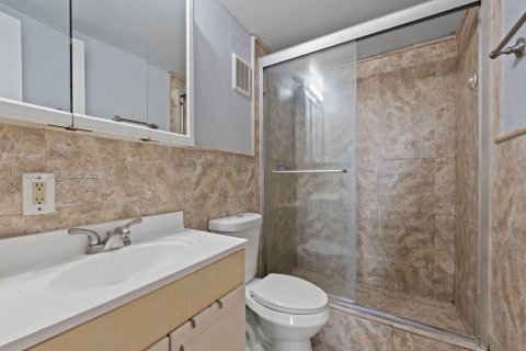Condo in Hialeah, Florida, 3 bedrooms № 2040702 - photo 17