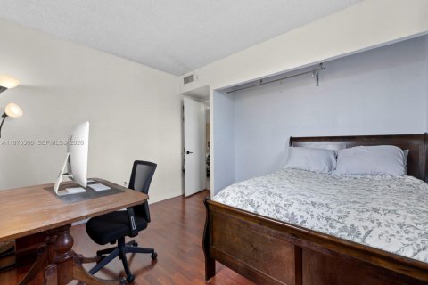 Condo in Hialeah, Florida, 3 bedrooms № 2040702 - photo 20