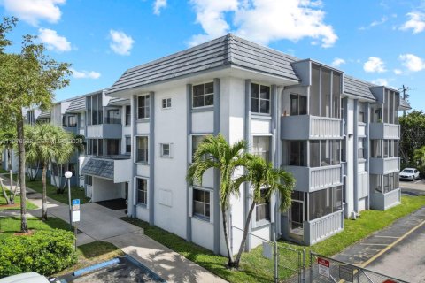 Condo in Hialeah, Florida, 3 bedrooms № 2040702 - photo 30