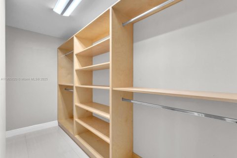 Casa en venta en Lauderhill, Florida, 4 dormitorios, 218.51 m2 № 1956374 - foto 30