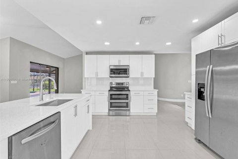 Villa ou maison à vendre à Lauderhill, Floride: 4 chambres, 218.51 m2 № 1956374 - photo 11