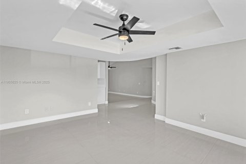 Casa en venta en Lauderhill, Florida, 4 dormitorios, 218.51 m2 № 1956374 - foto 22