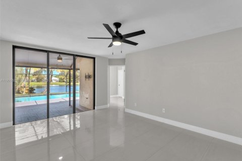 Casa en venta en Lauderhill, Florida, 4 dormitorios, 218.51 m2 № 1956374 - foto 24