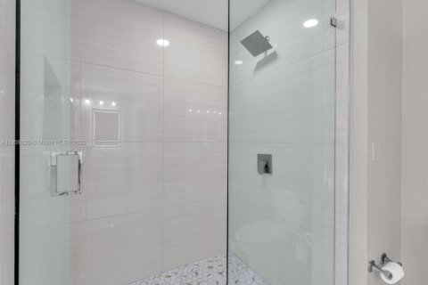 Casa en venta en Lauderhill, Florida, 4 dormitorios, 218.51 m2 № 1956374 - foto 28