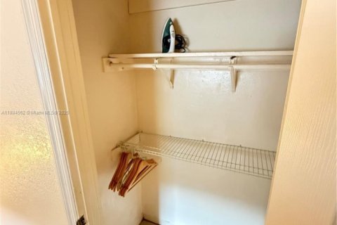 Casa en alquiler en Dania Beach, Florida, 2 dormitorios, 71.63 m2 № 1947004 - foto 18