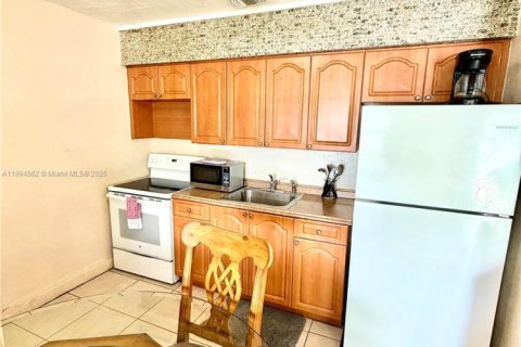 Casa en alquiler en Dania Beach, Florida, 2 dormitorios, 71.63 m2 № 1947004 - foto 5