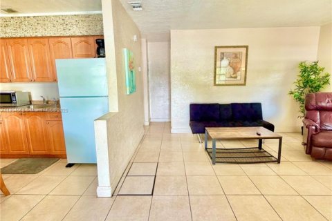 Casa en alquiler en Dania Beach, Florida, 2 dormitorios, 71.63 m2 № 1947004 - foto 3