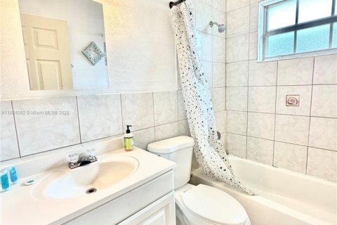 Casa en alquiler en Dania Beach, Florida, 2 dormitorios, 71.63 m2 № 1947004 - foto 13