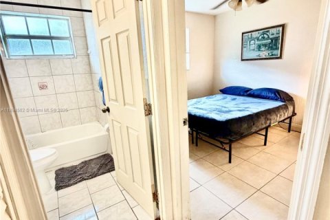Casa en alquiler en Dania Beach, Florida, 2 dormitorios, 71.63 m2 № 1947004 - foto 12
