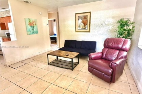 Casa en alquiler en Dania Beach, Florida, 2 dormitorios, 71.63 m2 № 1947004 - foto 10