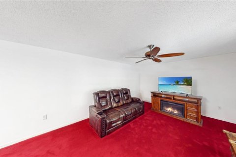 House in Palm Coast, Florida 4 bedrooms, 265.33 sq.m. № 1742636 - photo 12