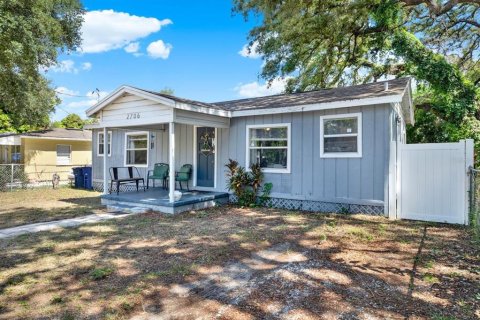 House in Tampa, Florida 4 bedrooms, 102.19 sq.m. № 2196055 - photo 4
